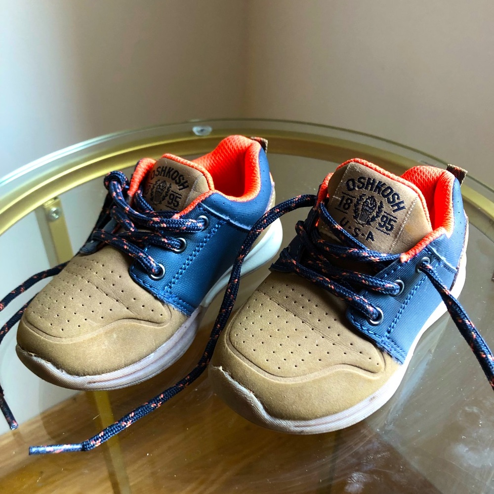 Boys Oshkosh B'Gosh shoes size 8 brown/blue/orange